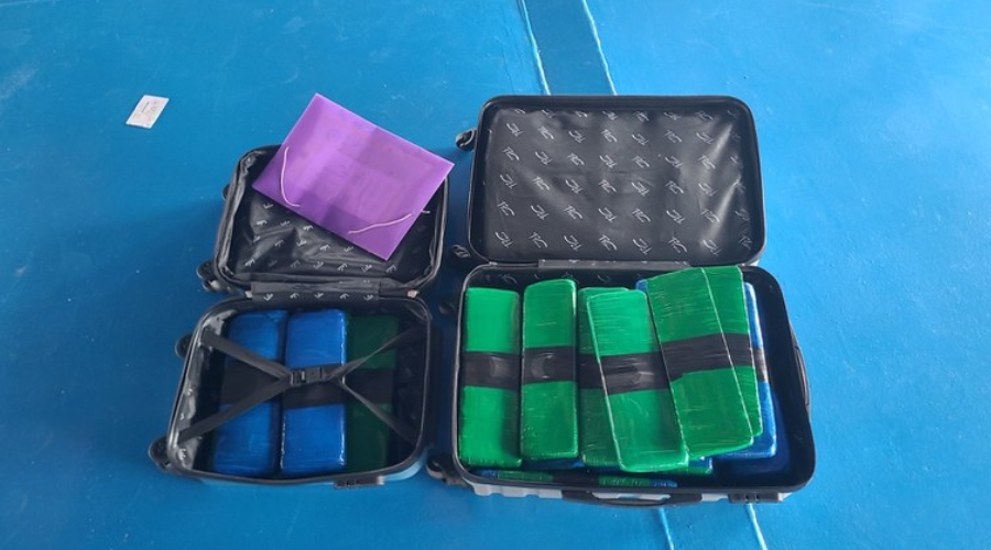 PF apreende 46 kg de pasta base de cocaína em embarcações no AM