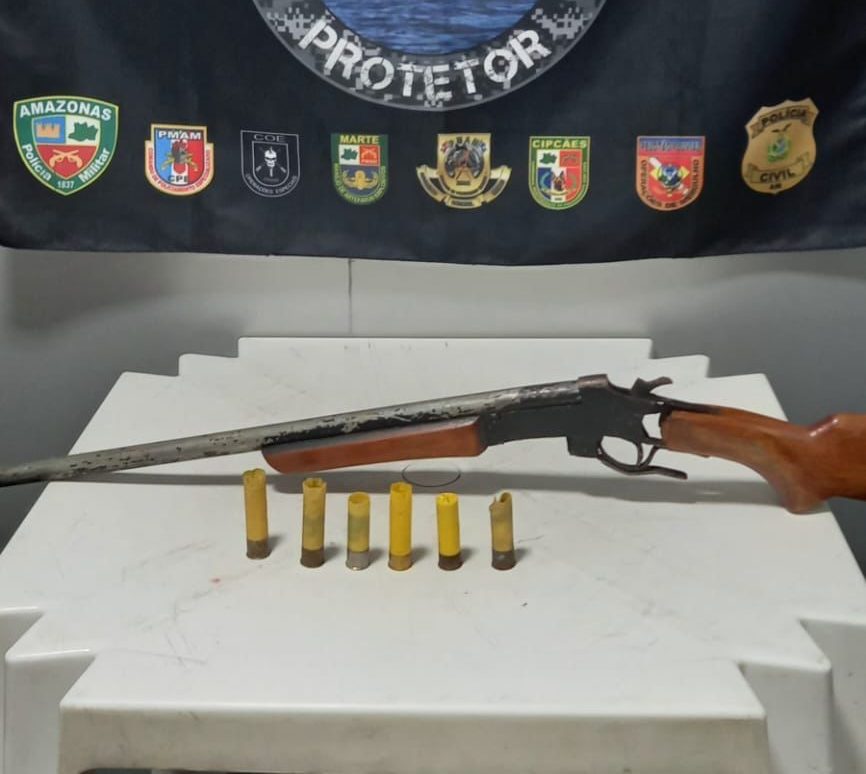 Polícia apreende arma de fogo em sítio utilizado por piratas do rio no Amazonas
