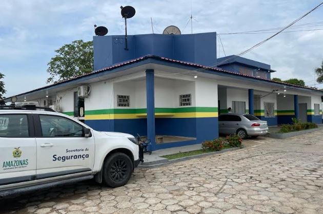 Quarteto é preso por descumprimento de medida protetiva, roubo e homicídio em Coari