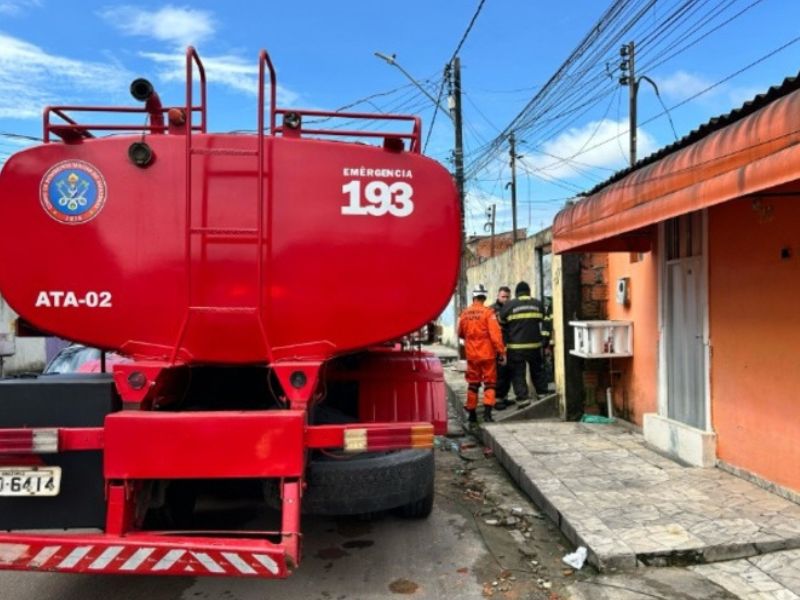 Quitinete pega fogo na Cidade Nova e desesperam moradores