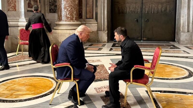 Trump conversou com Zelensky antes do funeral do papa Francisco para falar do fim da Guerra na Ucrânia