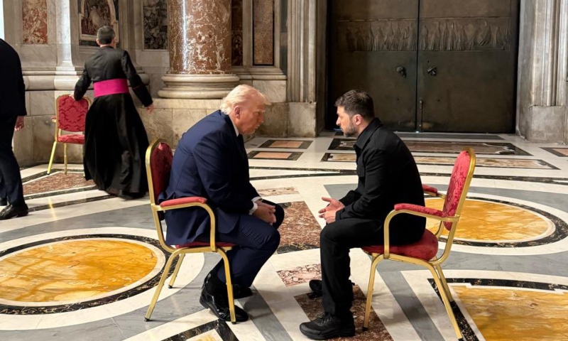 Trump conversou com Zelensky antes do funeral do papa Francisco para falar do fim da Guerra na Ucrânia