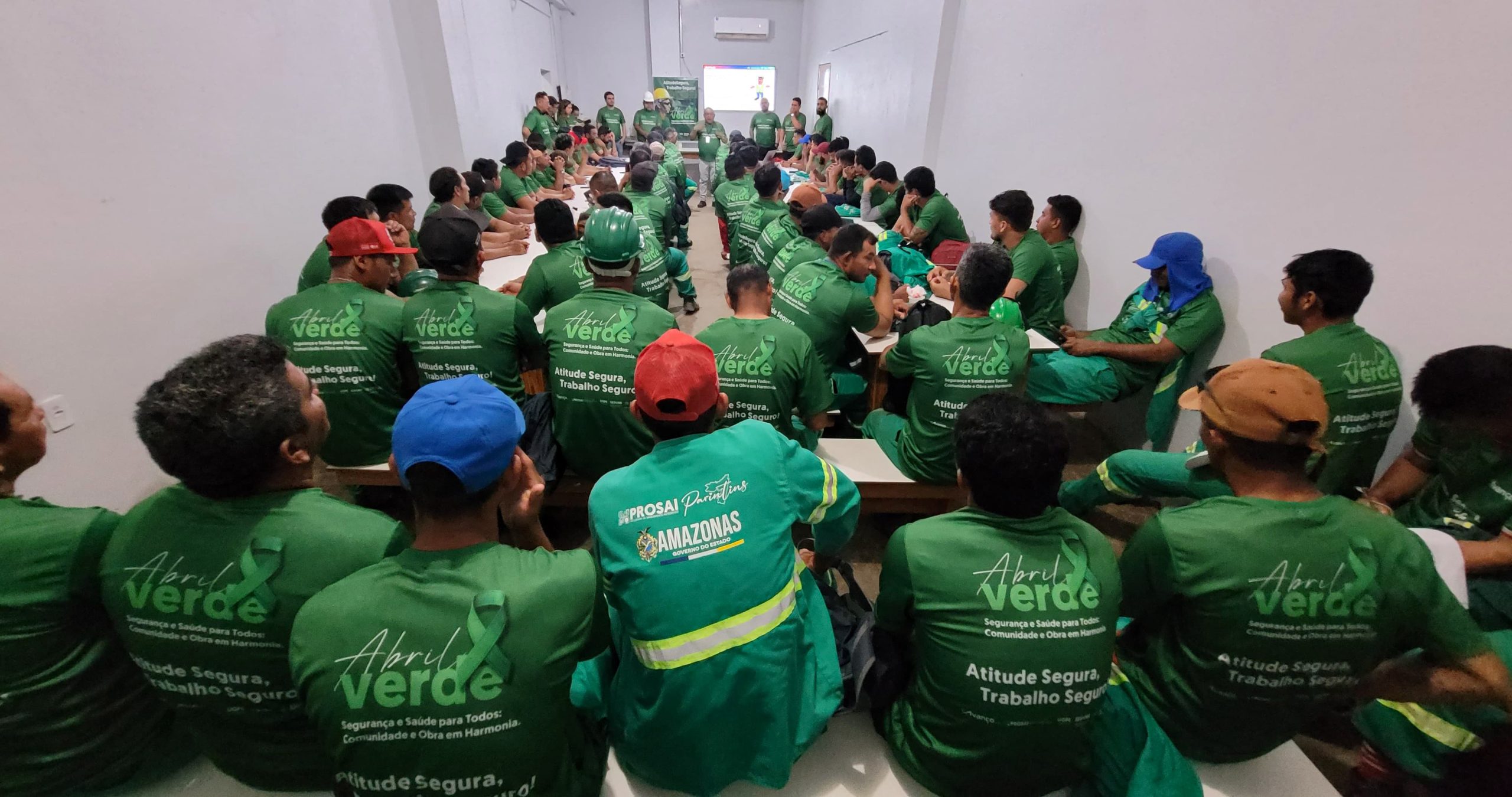 UGPE leva orientações de segurança para trabalhadores do Prosai Parintins durante programação do Abril Verde