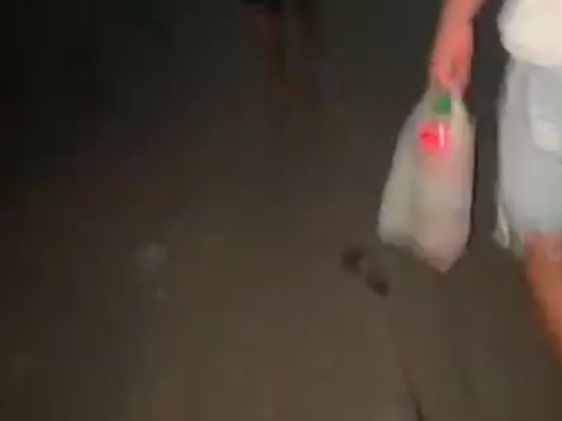 Homem com facão nas costas choca moradores no AM