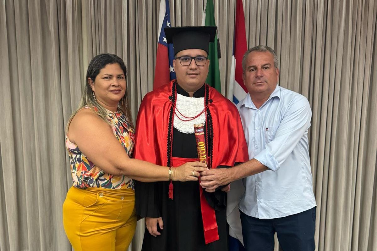 Autazense Lourival Lopes Brito Neto, o “Netinho”, conclui a faculdade de Direito pela FAMETRO MANAUS