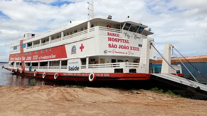 Barco Hospital São João XXIII leva atendimento à zona rural de Urucará em nova expedição