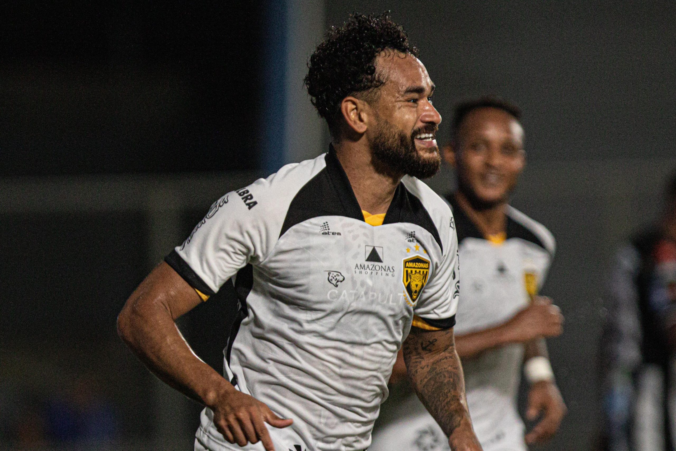 Amazonas bate Operário (PR) por 2 a 0 no Carlos Zamith