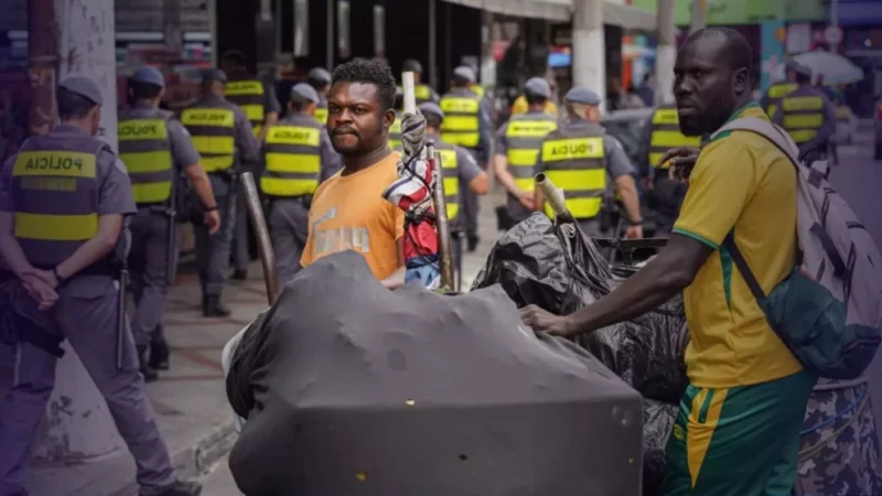 Ambulante é executada após PM matar senegalês no Brás em SP; trabalhadores dizem viver ‘panela de pressão’