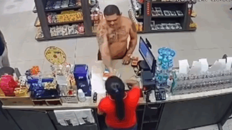 Cliente joga cerveja em atendente e provoca pancadaria em loja de Manaus