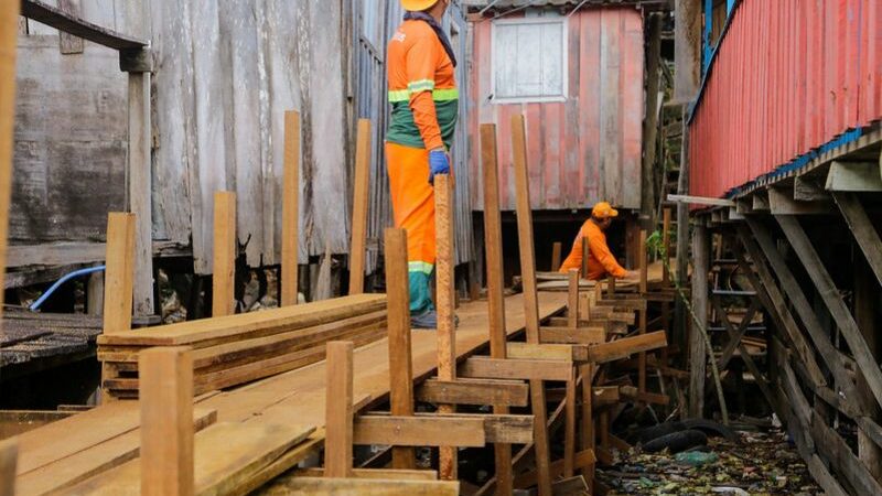 Prefeitura começa a construir pontes para minimizar danos da cheia