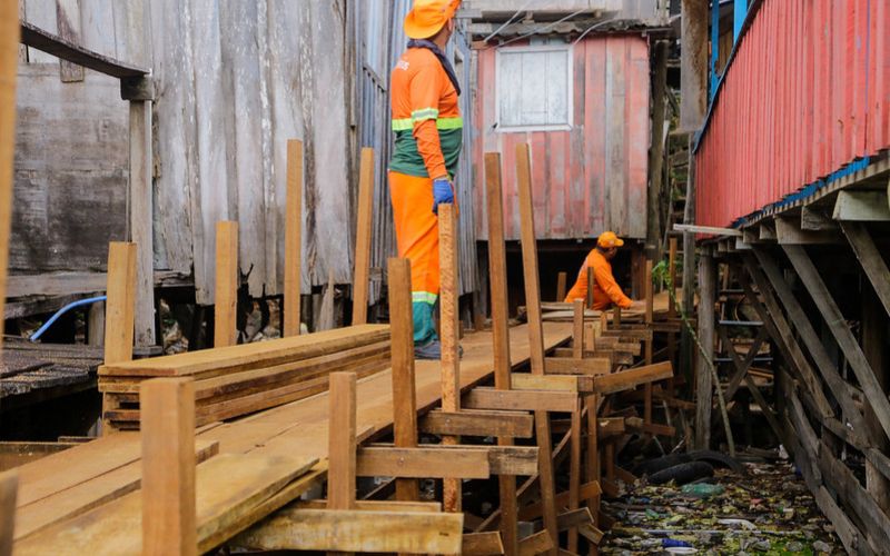 Prefeitura começa a construir pontes para minimizar danos da cheia