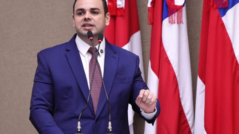 Roberto Cidade questiona obras realizadas pelo Asfalta Manaus e cobra acesso ao cronograma do programa