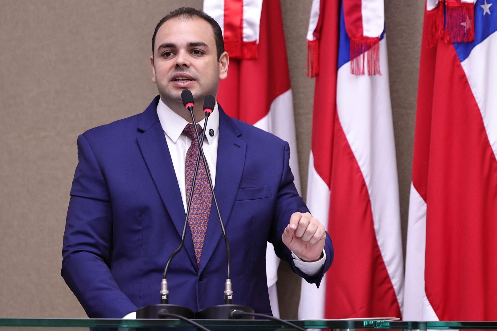 Roberto Cidade questiona obras realizadas pelo Asfalta Manaus e cobra acesso ao cronograma do programa