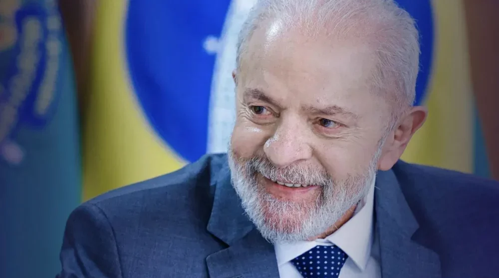 Lula sanciona lei que amplia crédito para trabalhadores CLT e motoristas de app