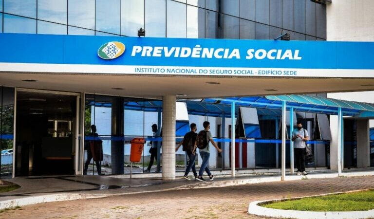 Justiça bloqueia R$ 119 milhões de investigados por fraude contra INSS