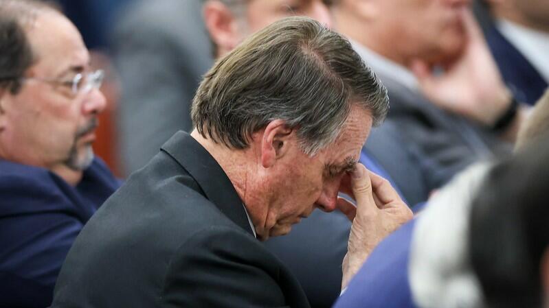 Bolsonaro passa mal durante agenda em Goiás e volta a Brasília