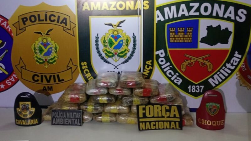 Cadela policial encontra 26 quilos de drogas em banheiro de embarcação no AM