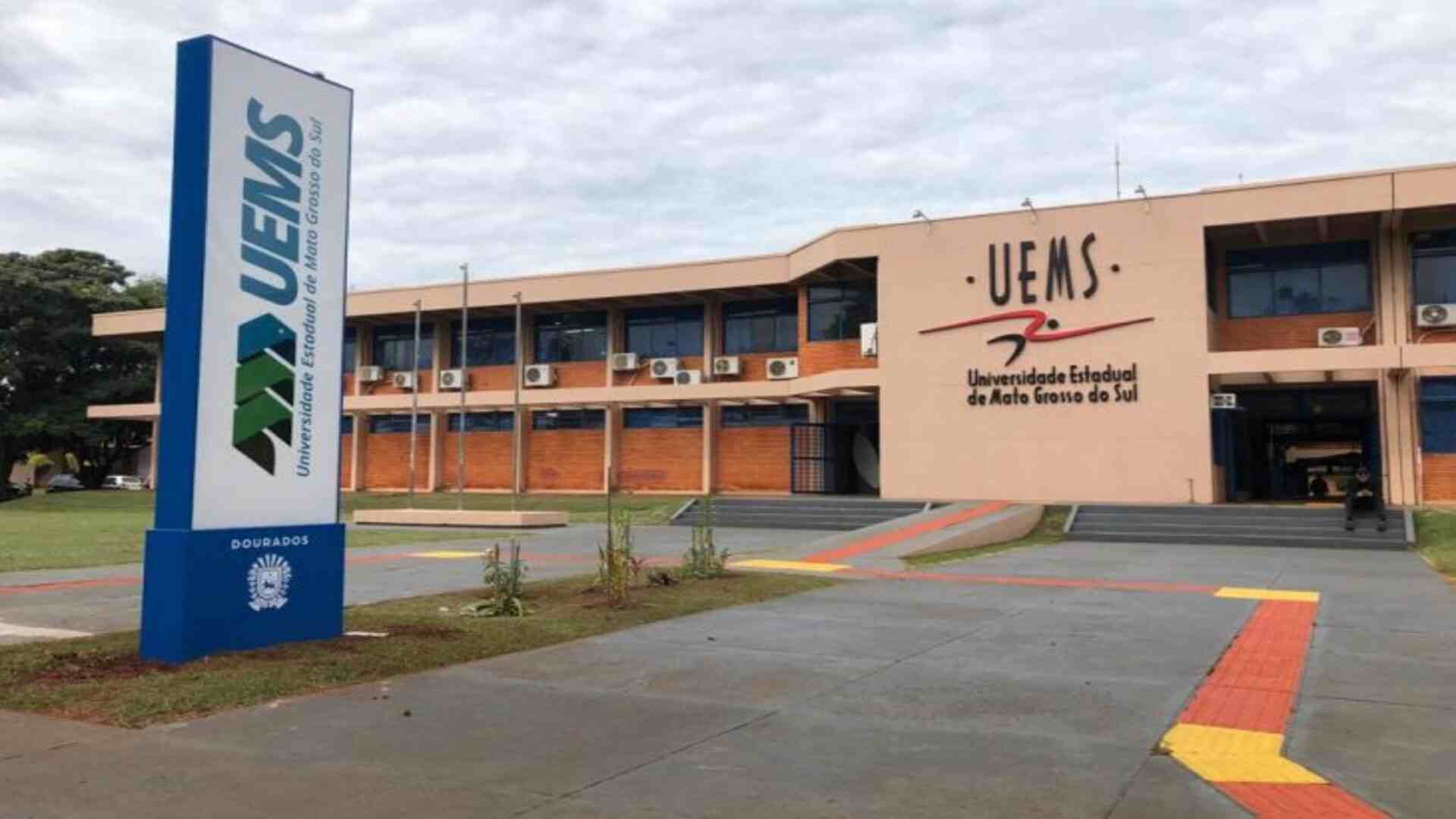Com salários de até R$ 11 mil, concurso da Uems encerra inscrições nesta quinta