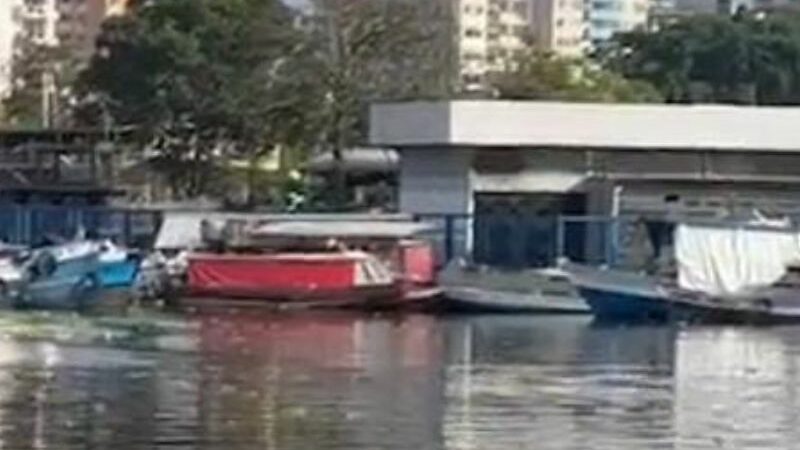 Corpo é encontrado boiando no igarapé do Educandos, em Manaus