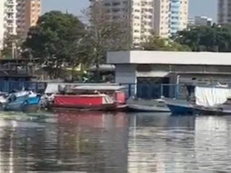 Corpo é encontrado boiando no igarapé do Educandos, em Manaus