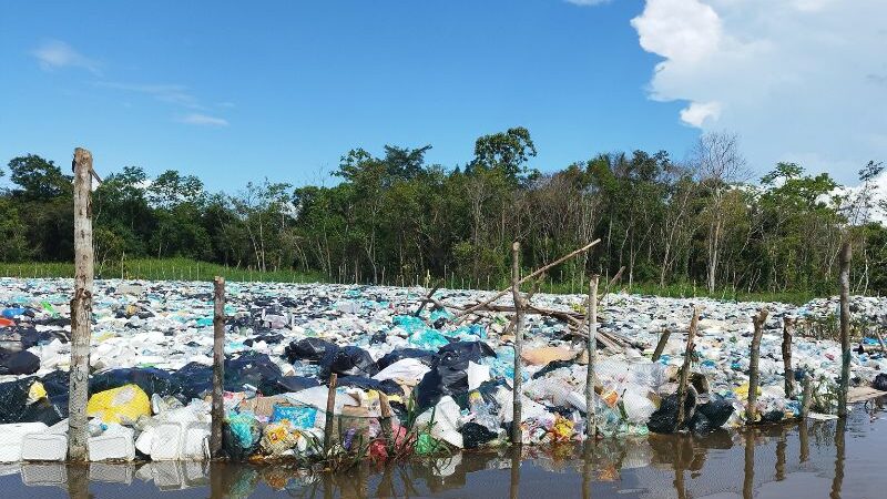Defensoria cobra ação federal contra lixão peruano na tríplice fronteira