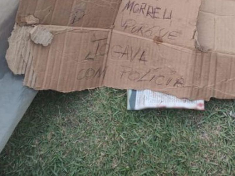 Facção degola homem na rua e deixa bilhete em Manaus