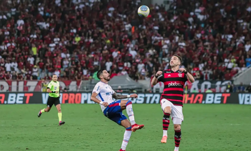 Flamengo enfrenta Fortaleza mirando ponta da classificação do Brasileiro