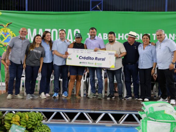 Governo do Amazonas entrega R$ 1,2 milhão em crédito rural e 482 documentos rurais em Borba e Novo Aripuanã