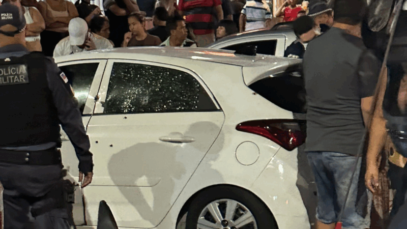 Jovem é morto dentro de carro na frente da namorada em Manaus