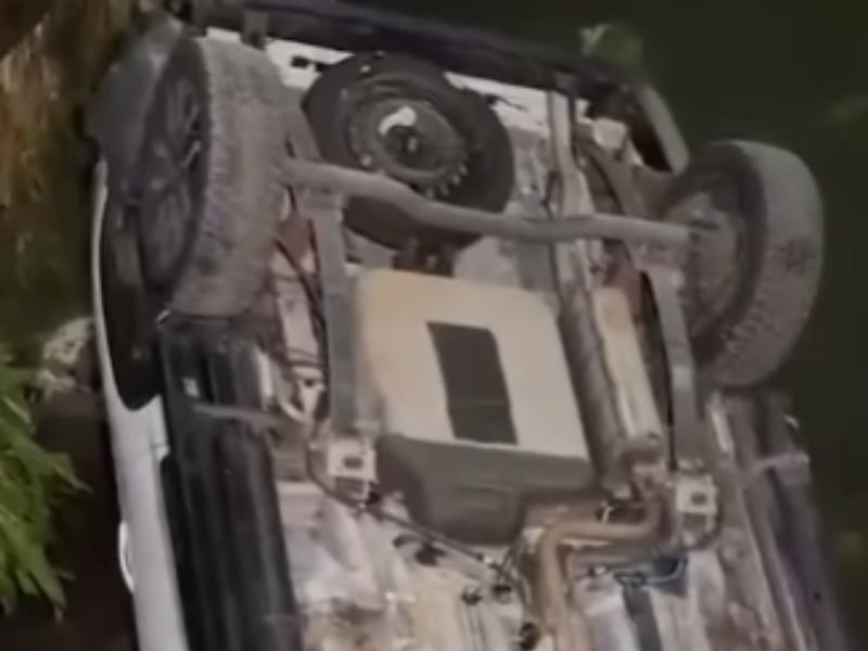 Motorista tenta fugir e cai dentro de igarapé em Manaus