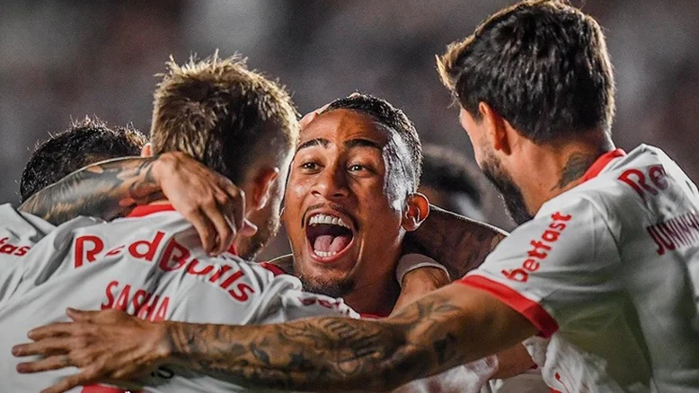 Red Bull Bragantino vence o Vasco e assume liderança do Brasileirão