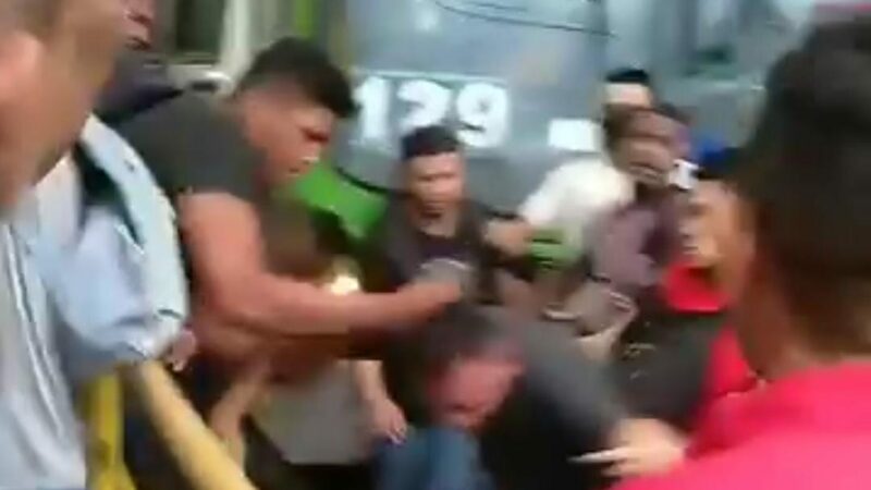 VÍDEO: ladrão é espancado durante assalto fracassado a ônibus em Manaus