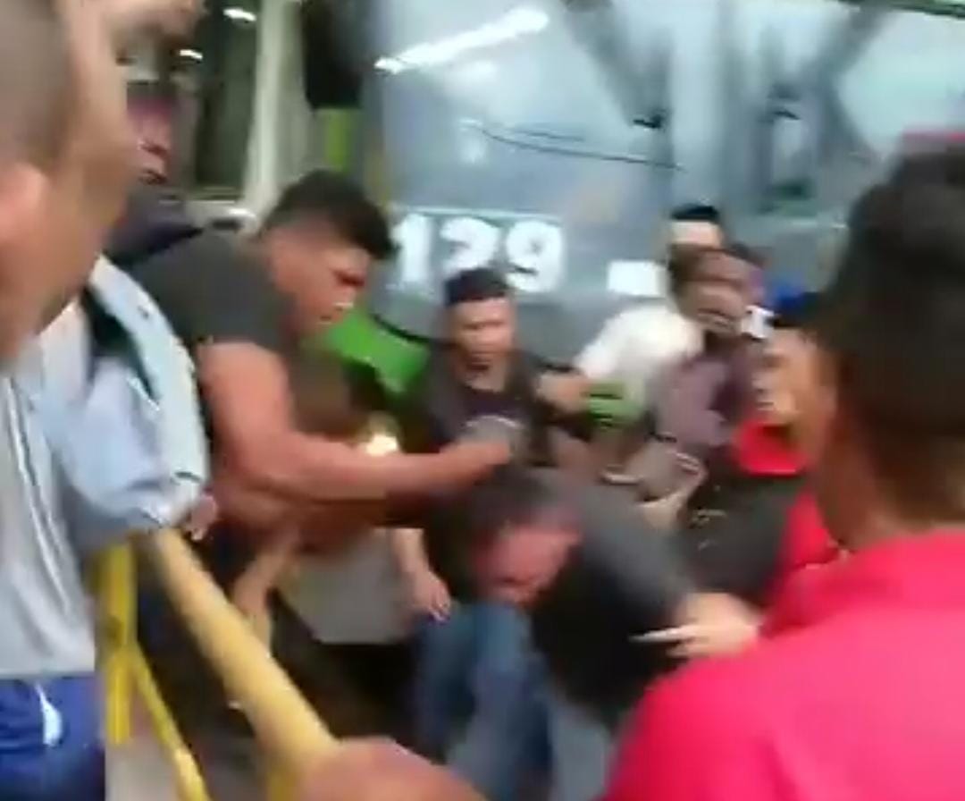 VÍDEO: ladrão é espancado durante assalto fracassado a ônibus em Manaus