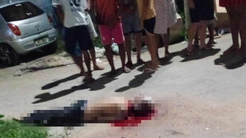 Vídeos chocantes mostram jovem com cabeça destruída após ser crivado de bala em Manaus