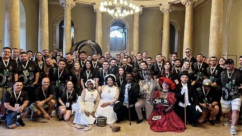 Visita no Teatro Amazonas convida o público a uma viagem no tempo