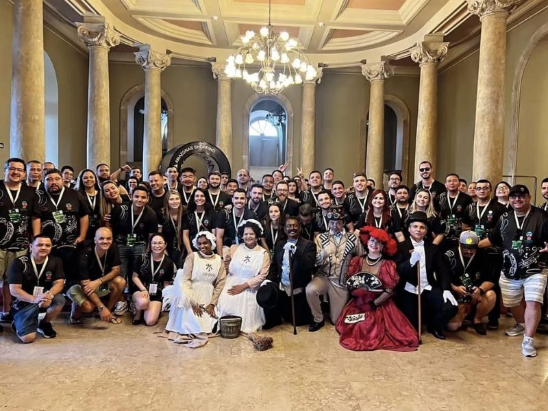 Visita no Teatro Amazonas convida o público a uma viagem no tempo