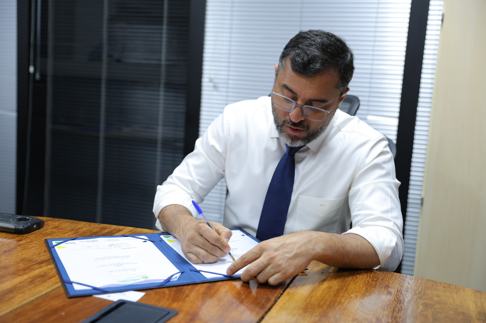 Wilson Lima assina convênio para construção de centro de recreação em Codajás