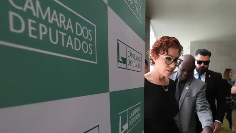 X recorre ao STF contra suspensão de perfis de Carla Zambelli