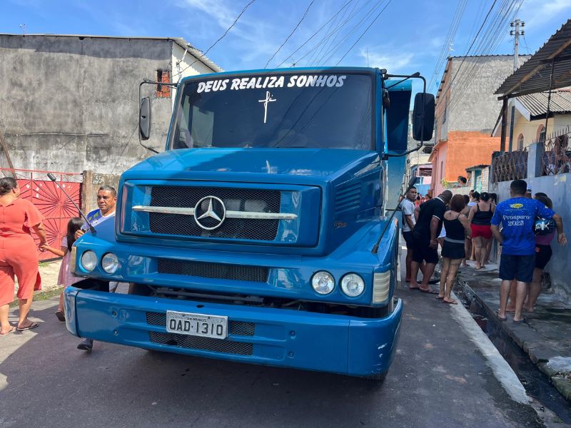 Caminhão atropela criança de 6 anos