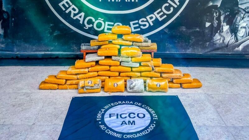 Dupla é presa em flagrante com 52 kg de drogas no AM