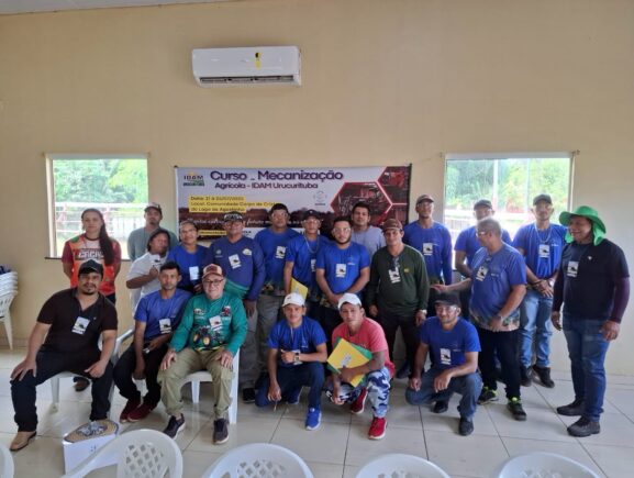 Em Urucurituba, Idam capacita agricultores familiares para o uso de maquinário agrícola