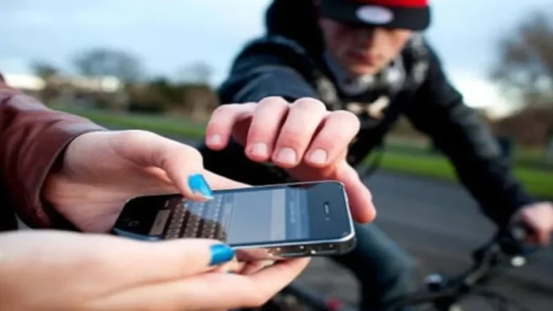 Furto de celular vai ter pena maior? O que propõe um novo projeto do governo Lula