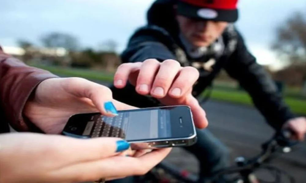 Furto de celular vai ter pena maior? O que propõe um novo projeto do governo Lula