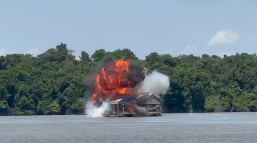 PF destrói 16 dragas usadas em garimpo ilegal no interior do AM