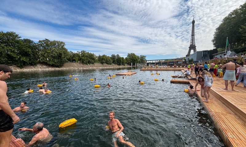 Rio Sena, em Paris, é liberado para natação pública após 102 anos