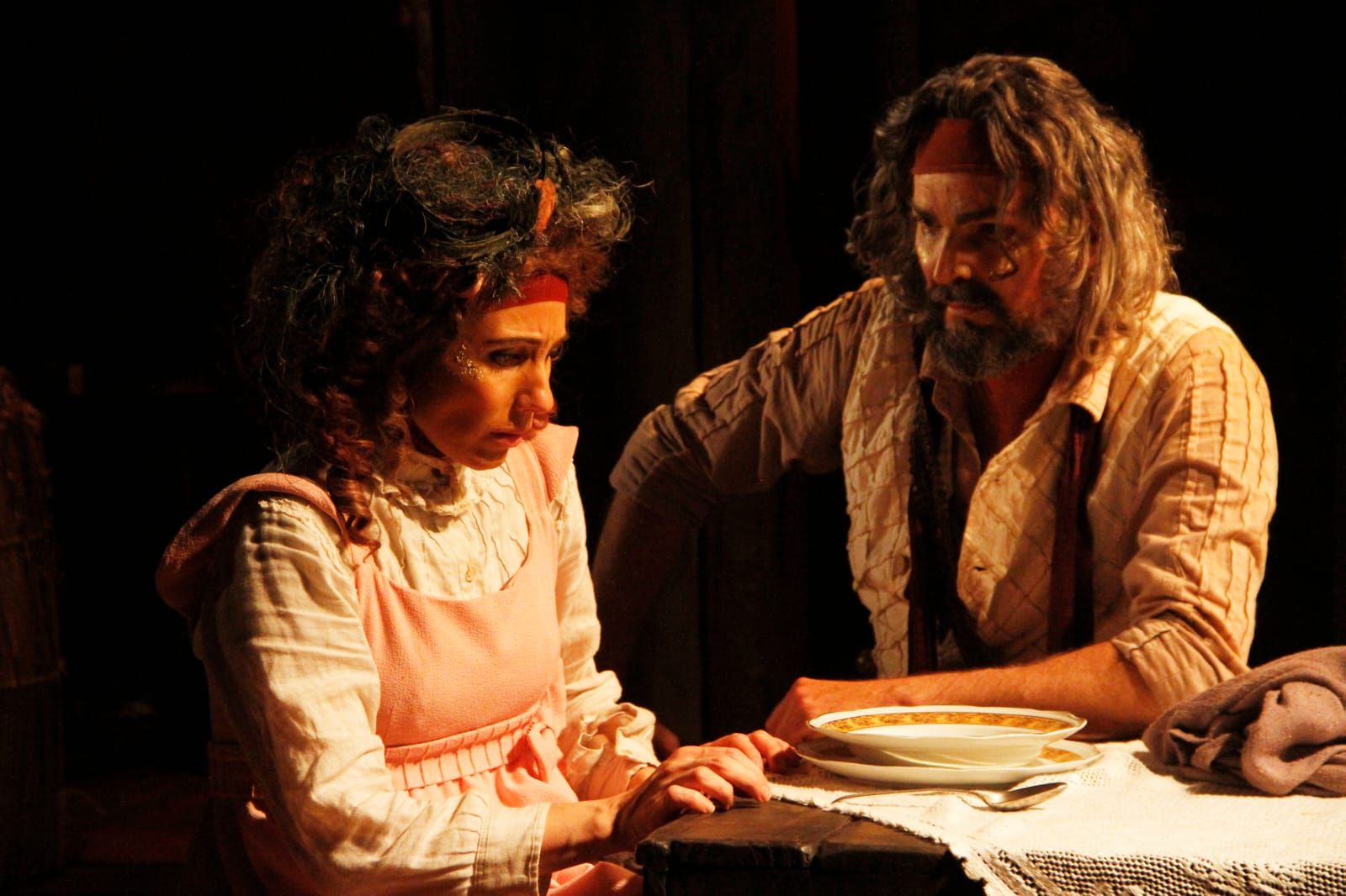 Teatro Amazonas: Trupe Ave Lola apresenta espetáculo premiado ‘Manaós – Uma saga de luz e sombra’