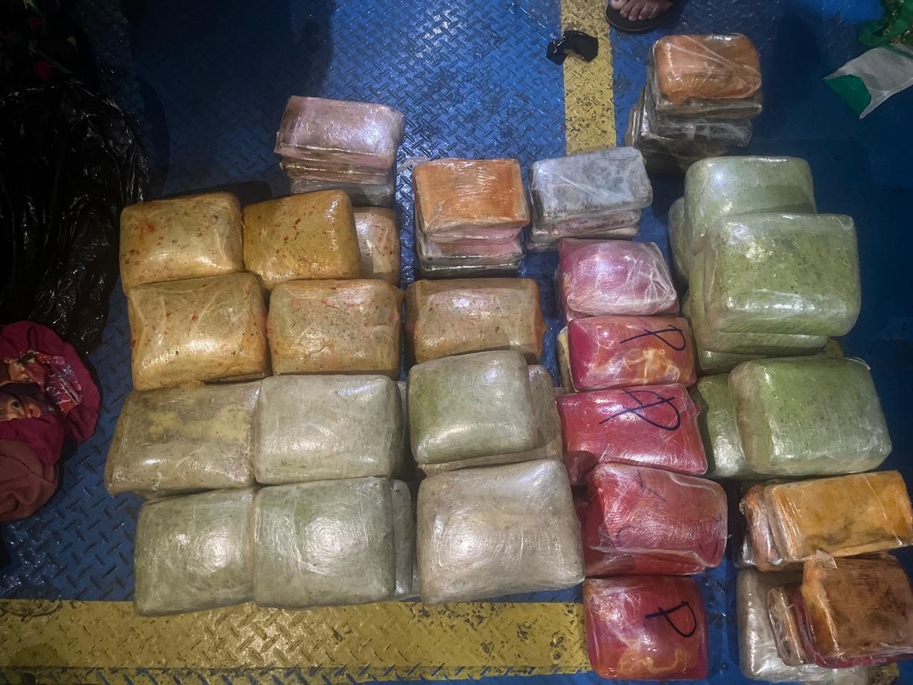 Trio é preso com malas cheias de drogas em Tefé, no AM