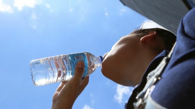 Verão amazônico exige atenção com hidratação, alimentação e proteção solar, alerta especialista