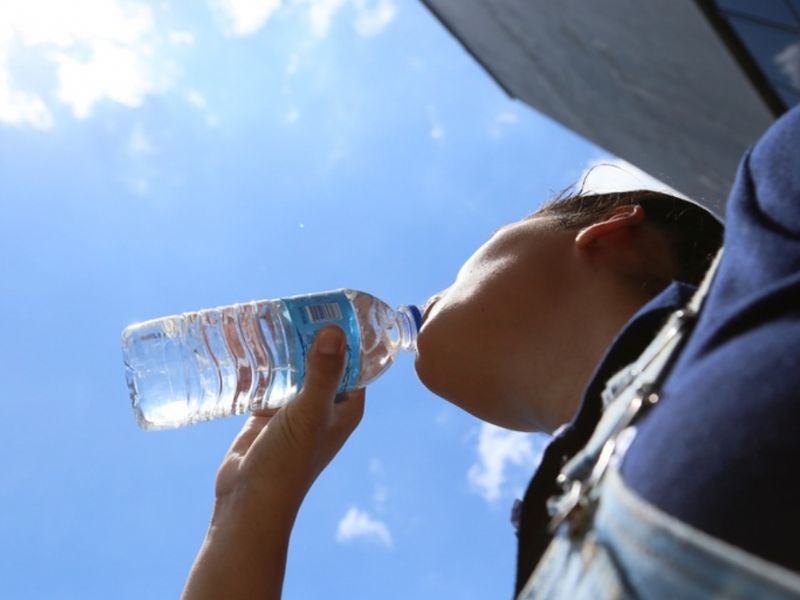 Verão amazônico exige atenção com hidratação, alimentação e proteção solar, alerta especialista