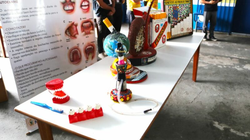 Alunos de escola pública participam de roda de conversa sobre os riscos do cigarro eletrônico